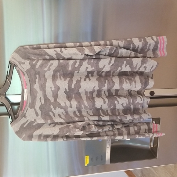 💕PJ SALVAGE💕 Long Sleeve Print Top ~ Grey Camouflage - Picture 5 of 11